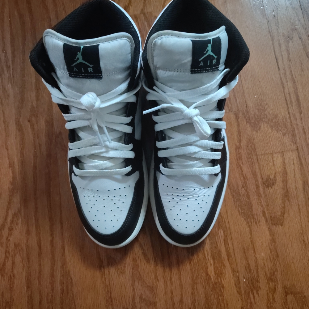Jordan 1 Green Glow Size 10.5